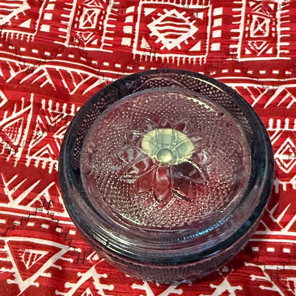 Tiara Glass Powder Box or Trinket Box with Lid. Original Sticker Intact. Nice!! - Picture 4 of 4